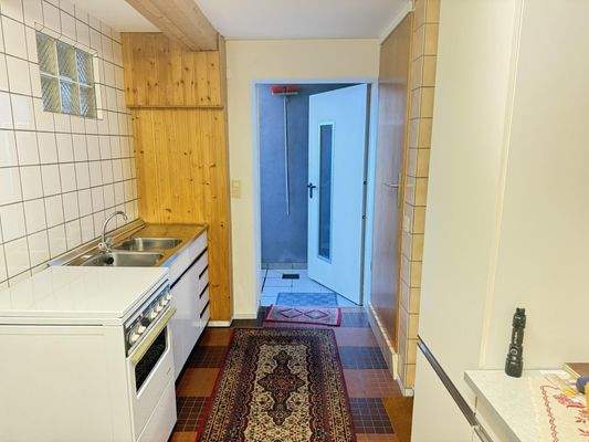 Kellerflur mit Außenzugang