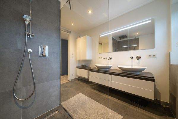 Doppelwaschbecken inklusive