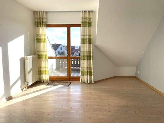 Wohnzimmer mit Balkon