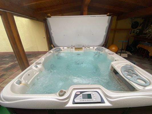 hochwertiger Jakusi.jpeg