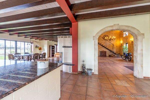 Wohnküche / Durchgang zur Diele