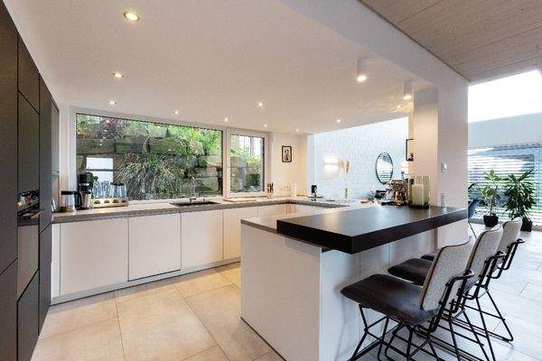 Moderne offene Küche