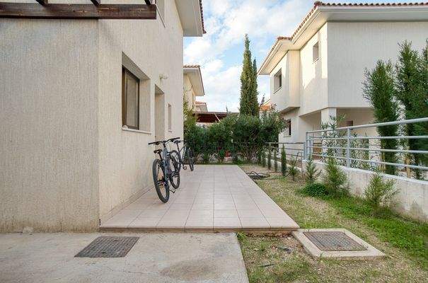 642078-detached-villa-for-sale-in-kato-paphos-univ
