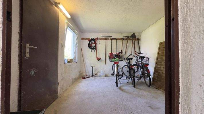 Fahrradraum hinter Garage