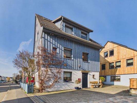 Hausansicht mit Eingang