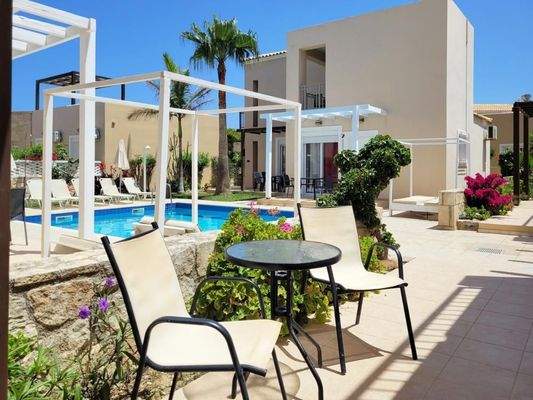 Kreta, Nopigia: Schöne 2-Zimmer-Wohnung in Anlage in Strandnähe zu verkaufen