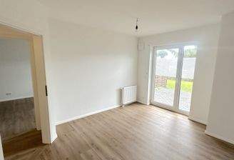 Wohnzimmer mit Zugang Terrasse