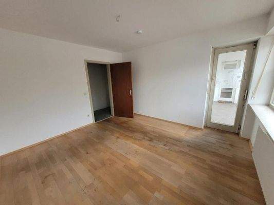 Schlafzimmer mit Balkonzugang