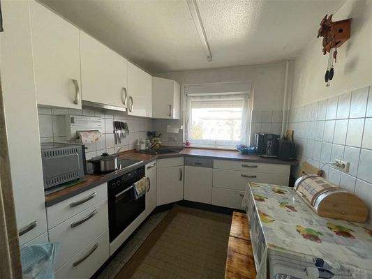 unten: Küche (Weitwinkelaufnahme)