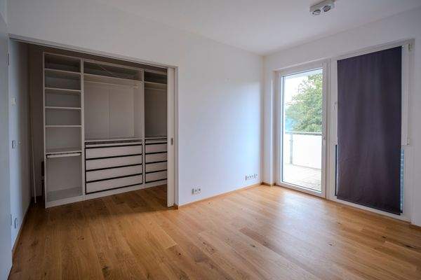 Schlafzimmer und Ankleide