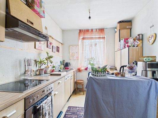 Unsanierte Haushälfte rechts: Küche OG