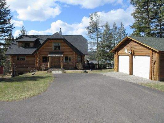 Uebersicht Haus und Garage