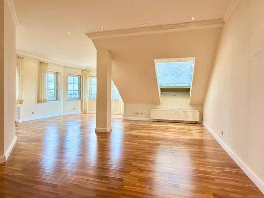 helles und lichtdurchflutetes Herzstück der Wohnung