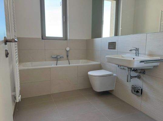 Badezimmer mit Badewanne