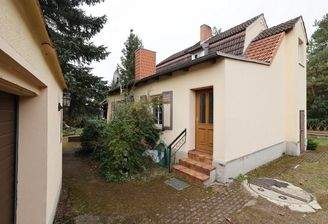 Rückfront Toreinfahrt Garage