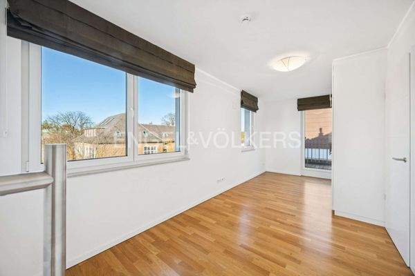 Schlafzimmer 1 mit Zugang zur Dachterrasse