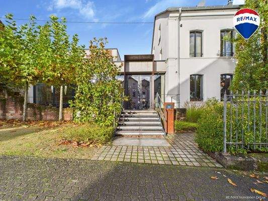 REMAX Immobilien DeLux Hotel Frontansicht Wallerfangen Mark Borowicz