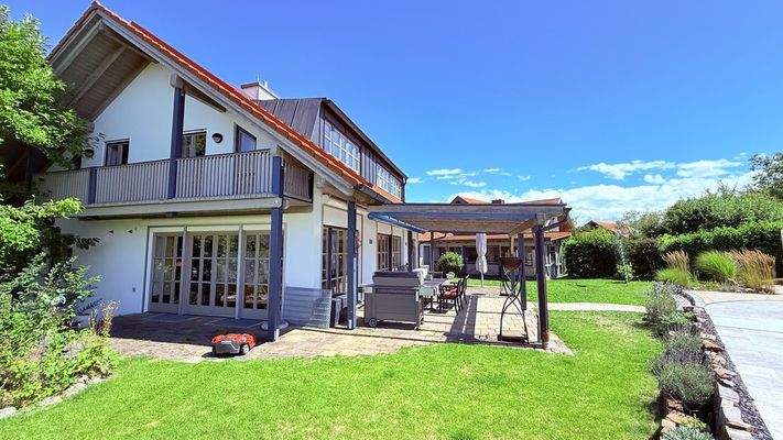 große Terrasse am Haus