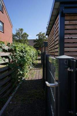 Tor zum Garten vom Wirtschaftsweg