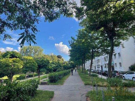 Straßen-/ Parkansicht