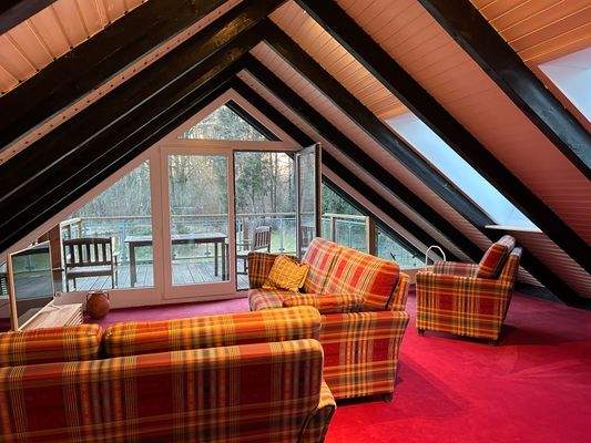 Wohnzimmer mit Blick in den Garten