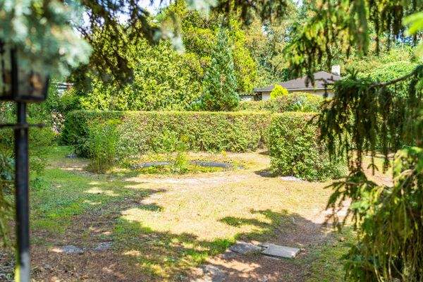 Sonnige Grundstücksfläche mit Gestaltungsmöglichkeiten