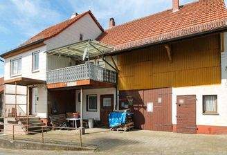 Vorderansicht mit Werkstatteingang