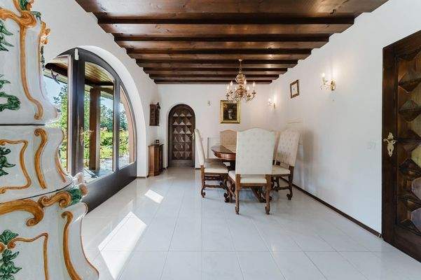 Esszimmer mit direktem Terrassenzugang