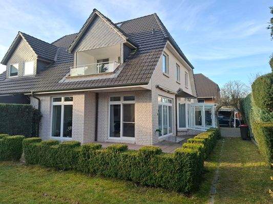 Seitenansicht mit Carport