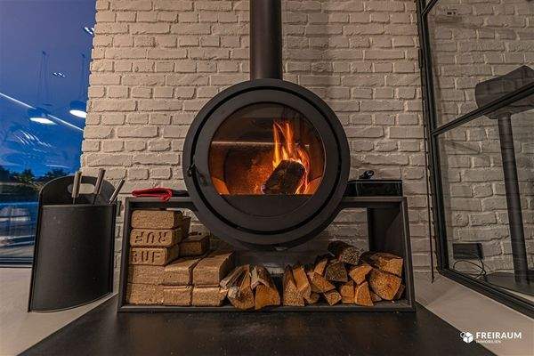 Behaglichkeit pur – moderner Kamin