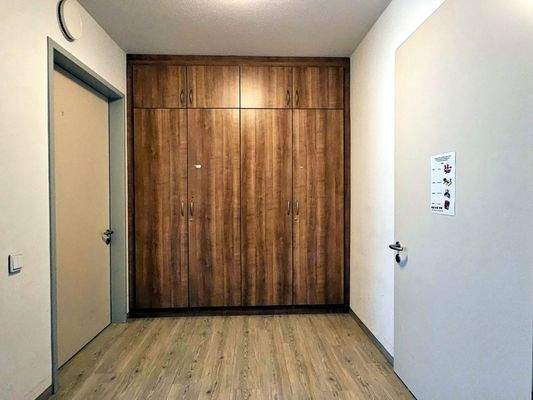 Flur mit Zugang Bad und Zimmer_1