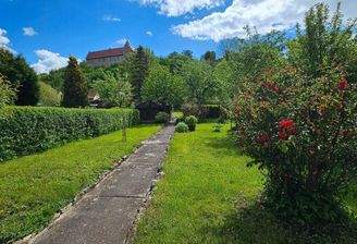 Garten mit Blick zur Niederburg