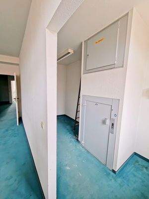 16 - 2.OG Lastenaufzug