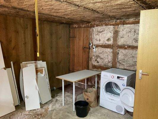 nicht ausgebautes Zimmer