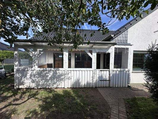 überdachte Süd-West-Terrasse am Küchen- und Essbereich