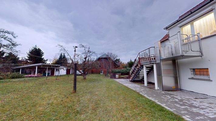 Garten mit Aufzug.jpg