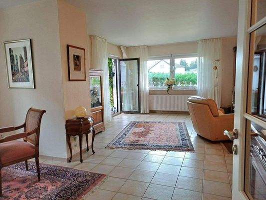 Wohn-Esszimmer mit Ausgang Terrasse + Balkon