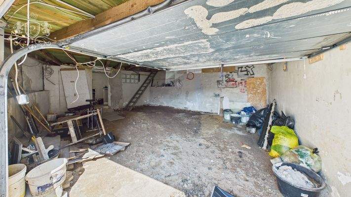 CAM01984G0-PR0457-STILL017