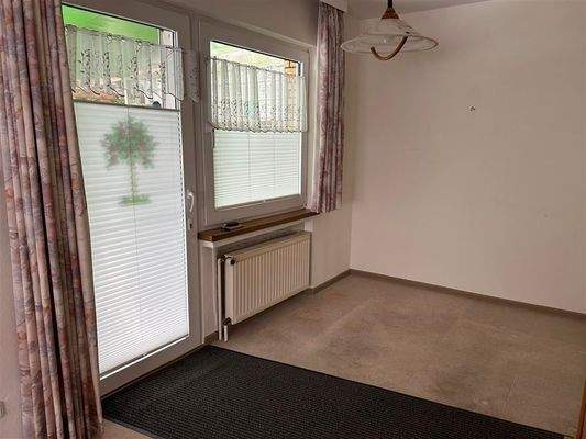 Essecke mit Zugang zum Balkon