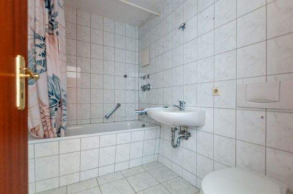 Badezimmer mit Wanne