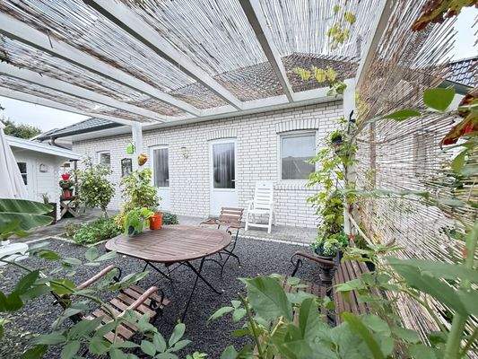 Sonniger Gartensitzplatz