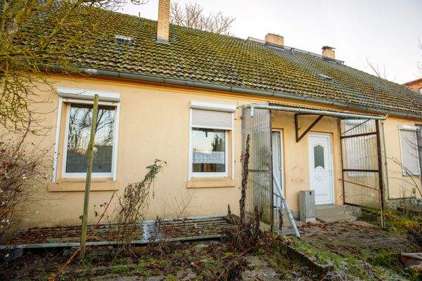 04 - Hinteransicht nebst Eingang zu den Wohneinheiten.jpg