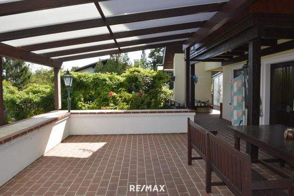 Erdgeschoss - überdachte Terrasse