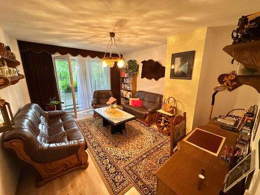 Gäste-/Arbeitszimmer mit Balkon