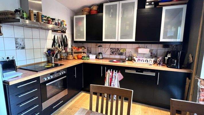 Küche mit Ausgang zur Terrasse