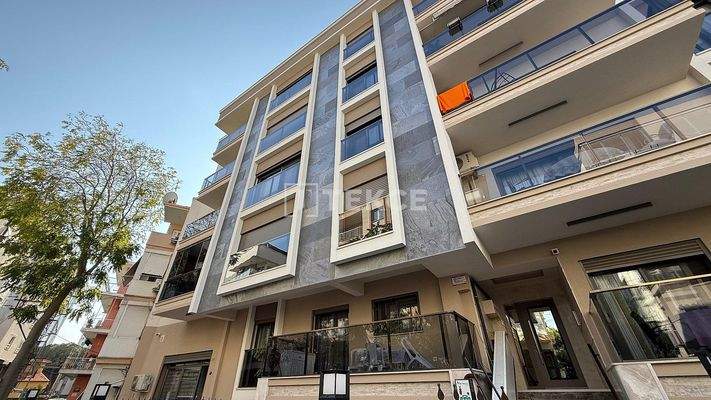 Spacious Apartments in Elevator Building in İzmir Karşıyaka