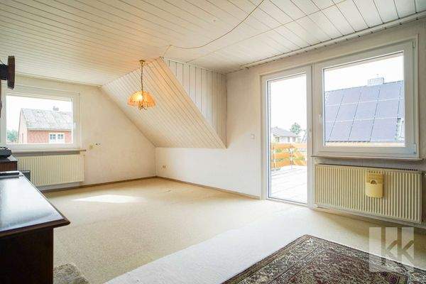 Das Hauptschlafzimmer mit Zugang zum...