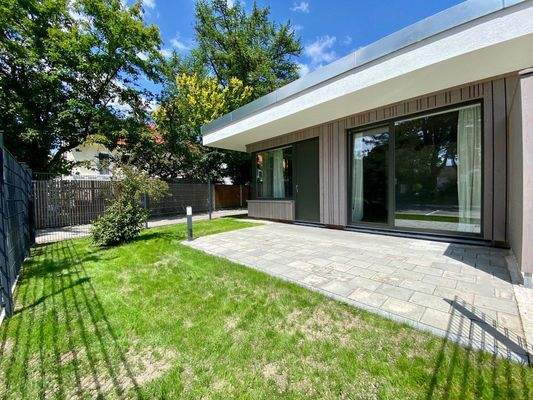 Westgarten mit Terrasse