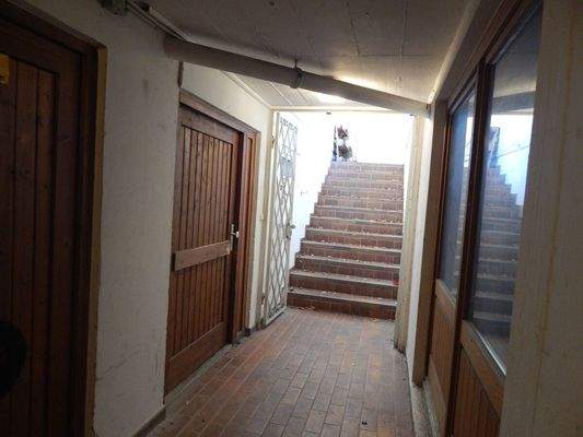 Abgang zum Kellerraum