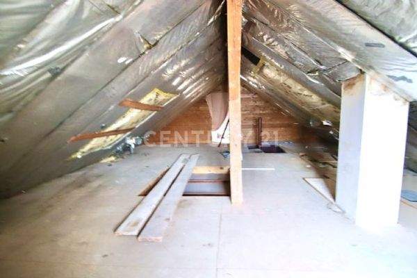 Aktuelle Ansicht des Dachboden mit Ausbaumöglichke